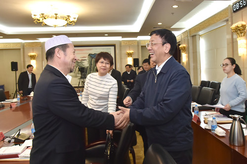 曹建明主持召开代表委员座谈会 征求对最高检工作报告的意见建议